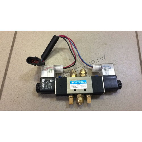Клапан открытия-закрытия дверей (4v220-08 24 v 0,15--0,8 mpa) одна фишка 3 конт.